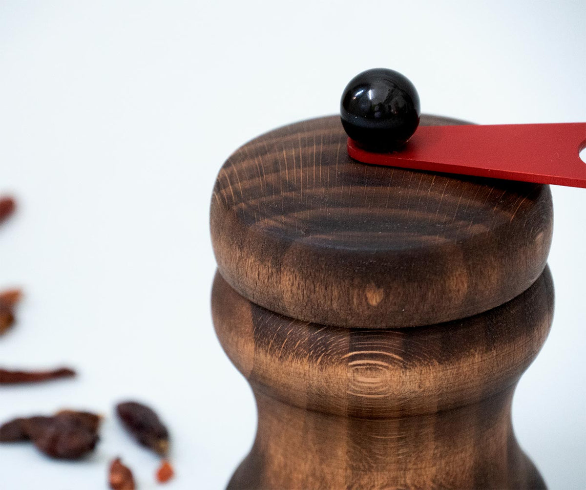 HOT chili grinder beech vintage